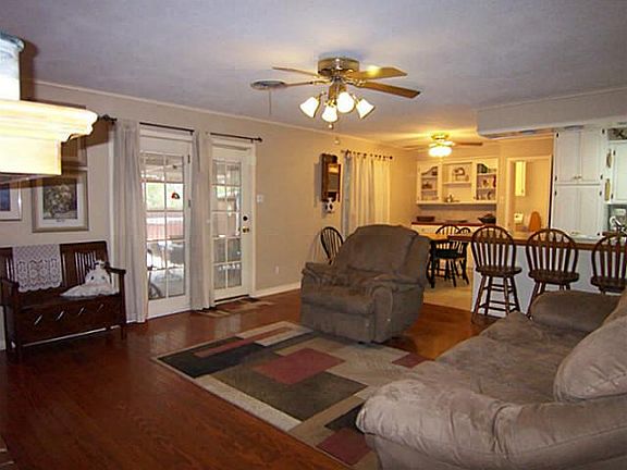 3rd image of 850 Avenue F