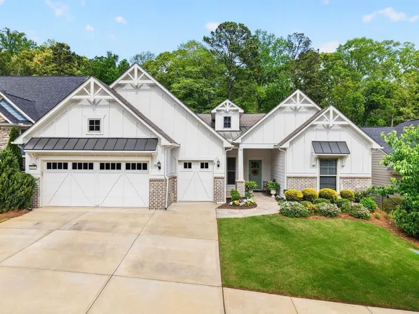5645 Willow Springs Pl, Hoschton, GA 30548