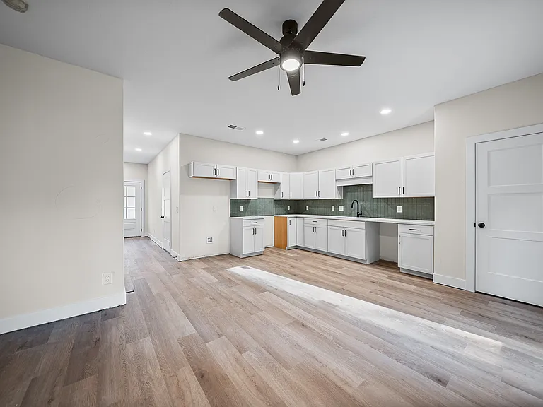 217 Cave St #4 — Photo 7