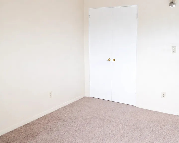 202-226 N Alvernon Way — Photo 5