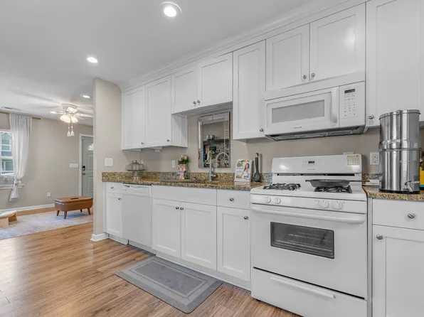 2408 Sunset Dr, Chesapeake, VA 23323