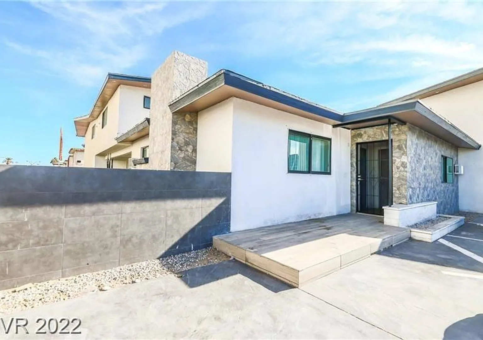 LOMA Apartments — Photo 1