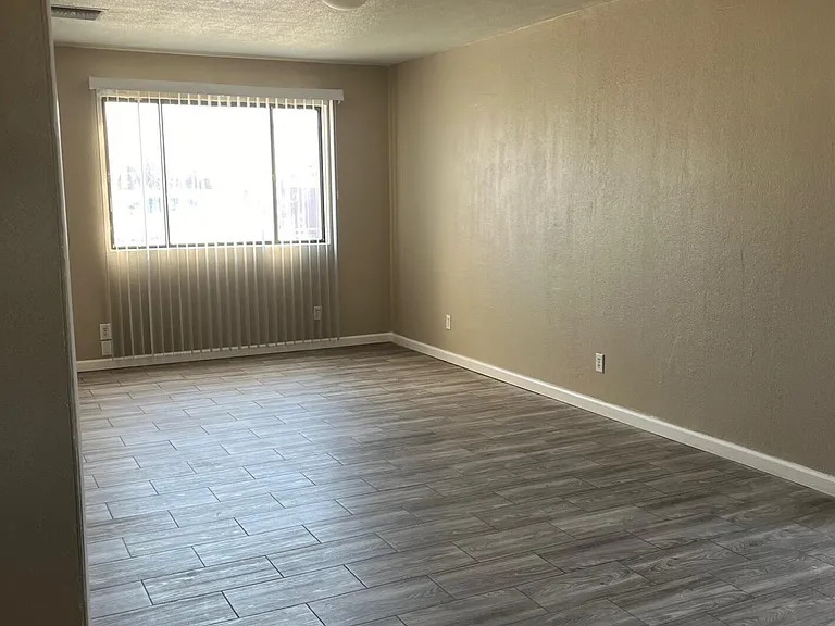 8638 N 8th St — Photo 3