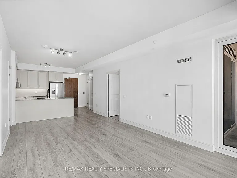 1050 Main St E #718 — Photo 8