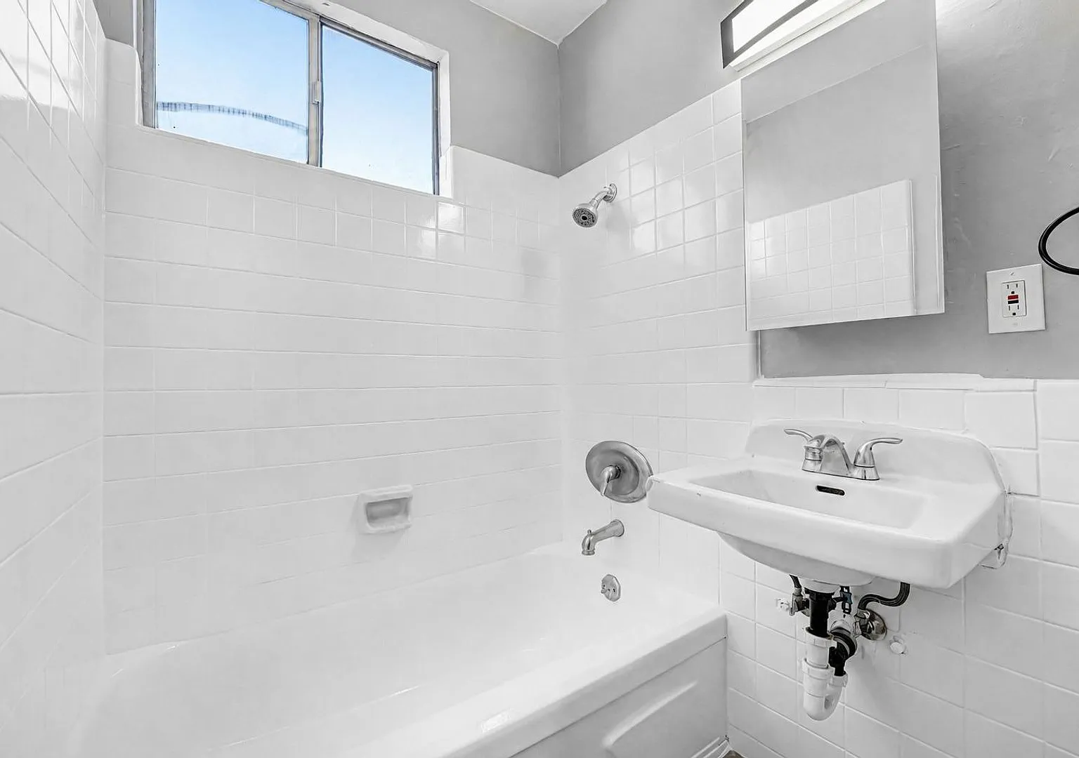 5715 N. Vista St. — Photo 1