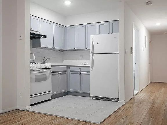 3rd image of 80 Maspeth Ave Floor 1