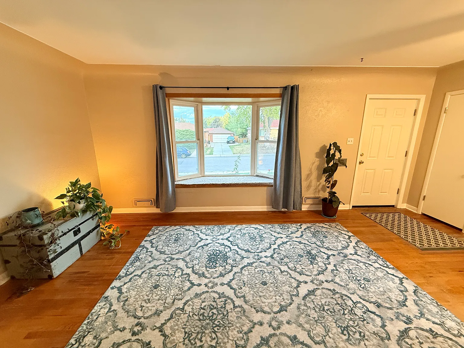5 bed, 2100 sqft, $3,200 — Photo 4