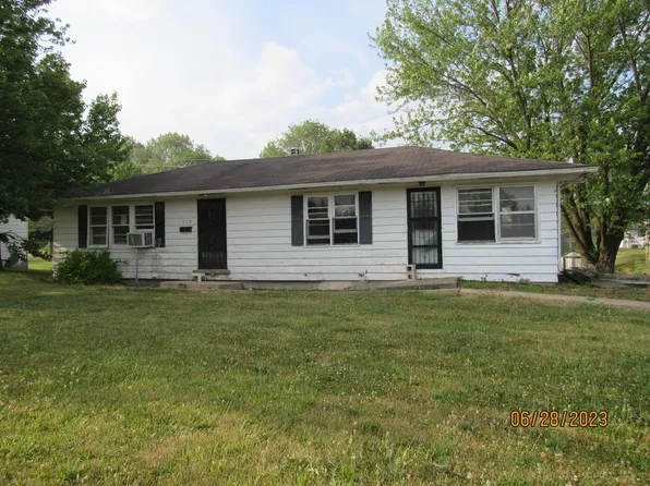 110 Summit Dr, Macon, MO 63552