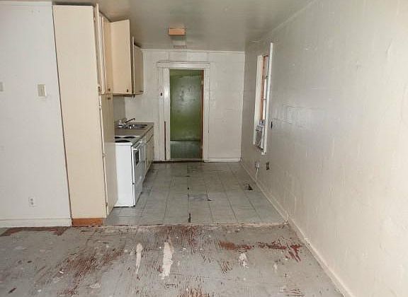 2nd image of 1200 Lake Dr