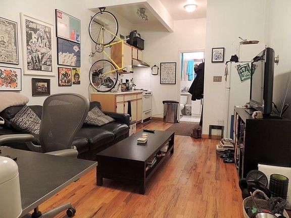 3rd image of 98 Orchard St APT 2