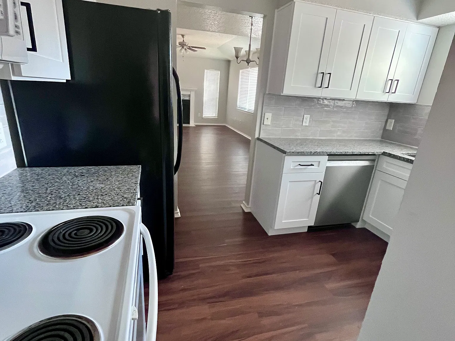 2 bed, 990 sqft, $1,725 — Photo 3