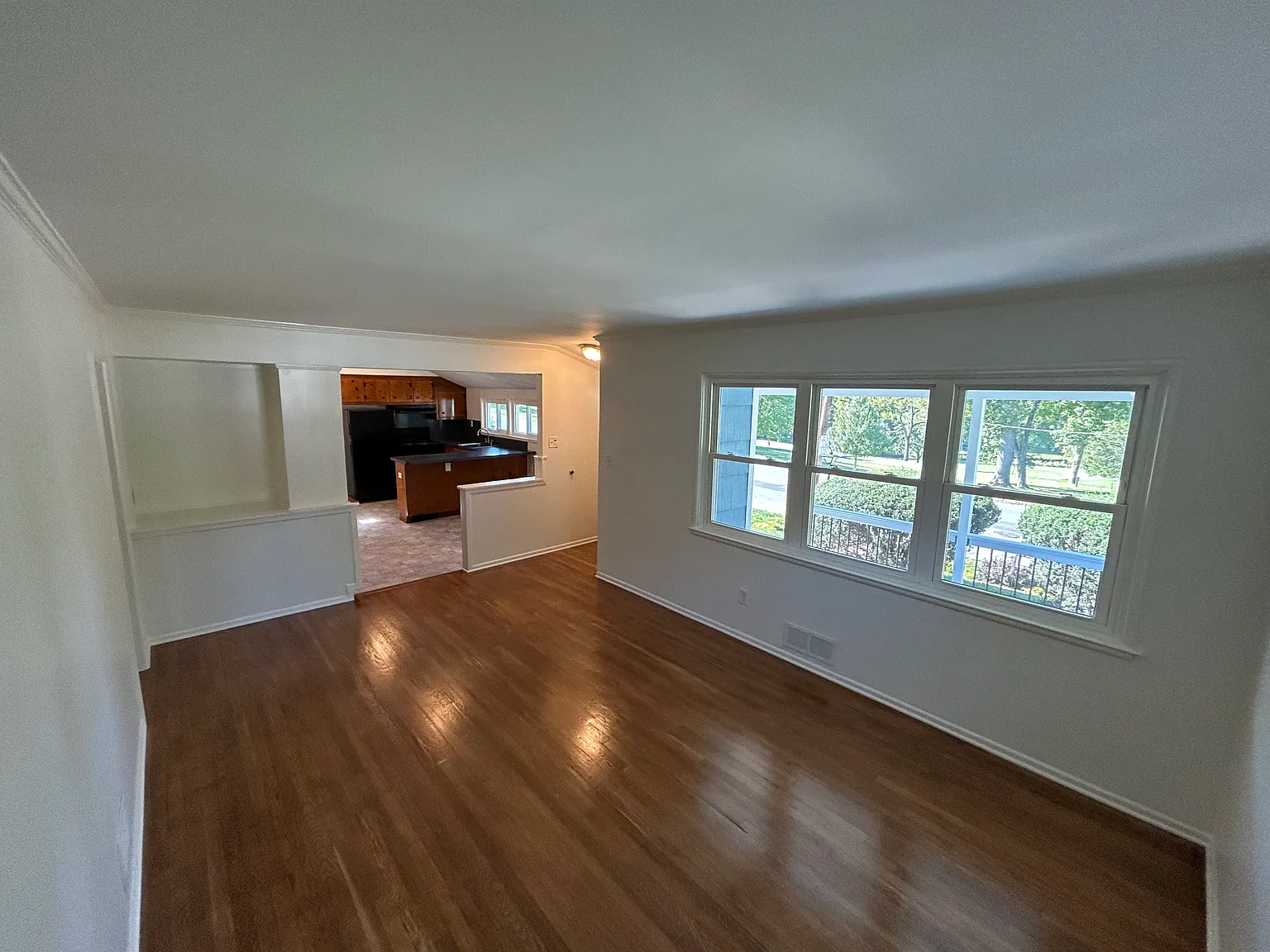 3 bed, 1.5 bath, 896 sqft, $2,100 — Photo 4