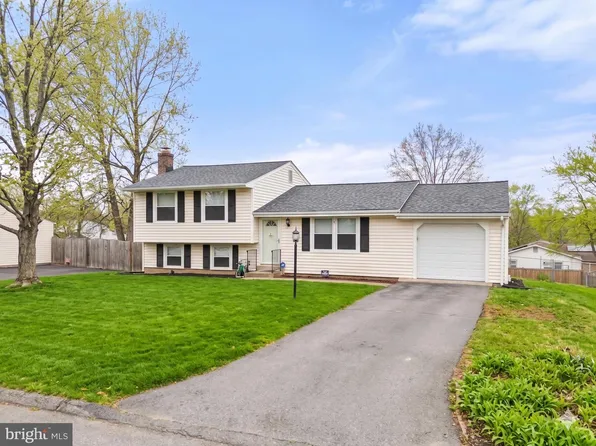 138 N Ithaca Ct #0, Sterling, VA 20164