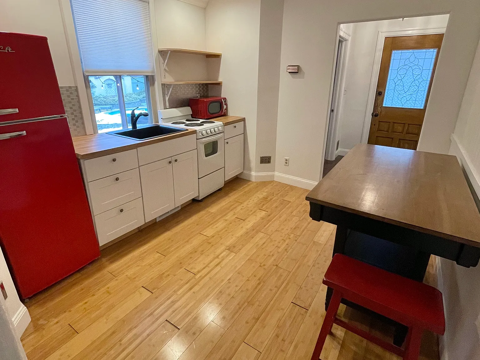 Studio, 500 sqft, $1,425 — Photo 2