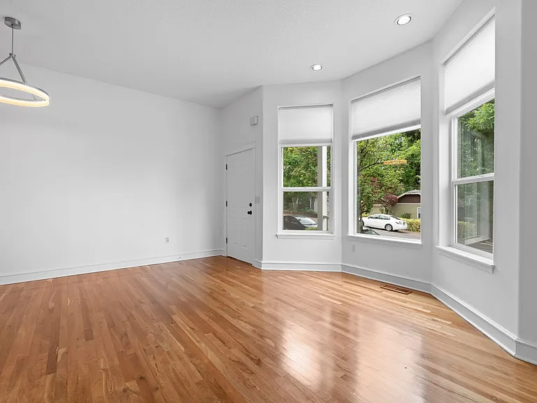 3140 NE 103rd Pl — Photo 5