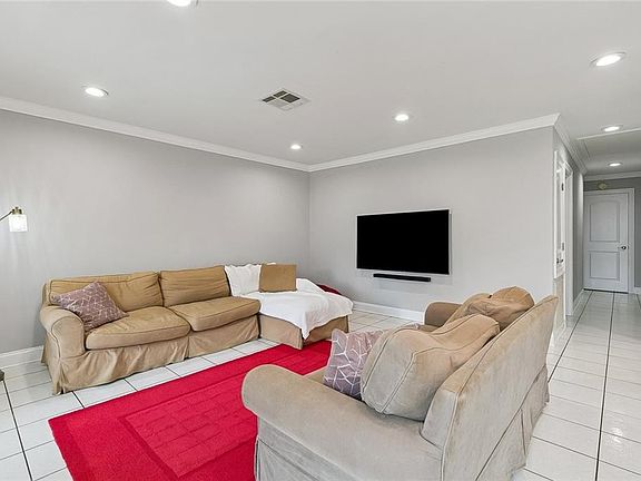 4th image of 4421 Saint Mary St