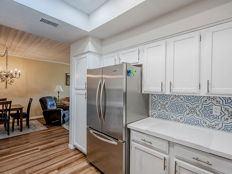 1029-7800 E Lincoln Dr — Photo 6