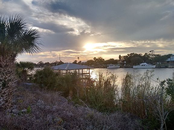 5th image of 1121 River Rd