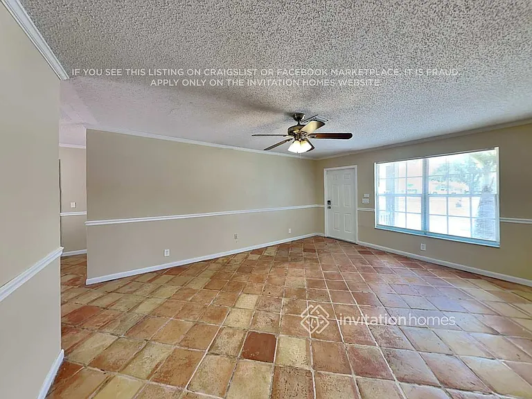 3635 N Mountain Dr — Photo 3