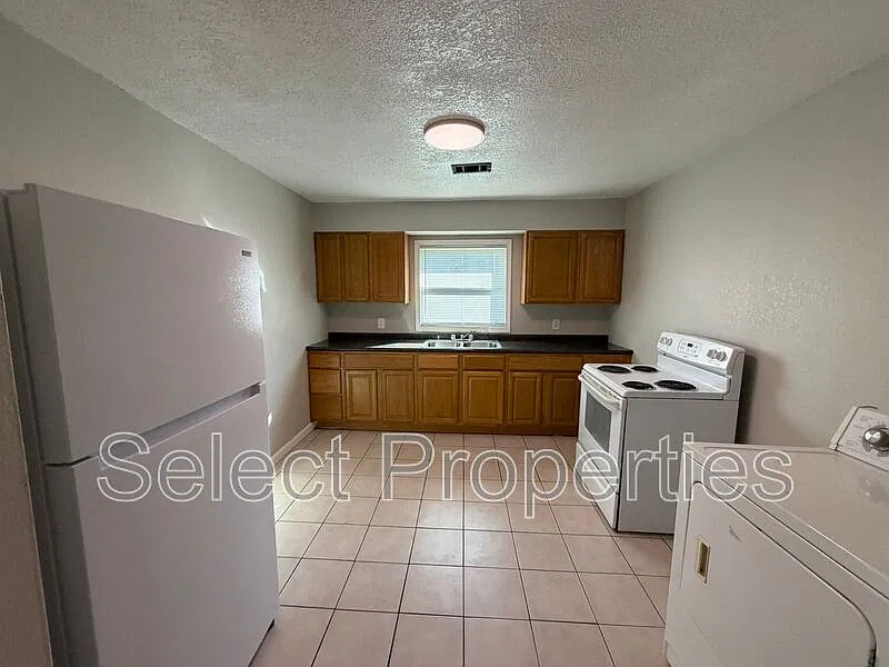 2 bed, 1.0 bath, 600 sqft, $850 — Photo 3