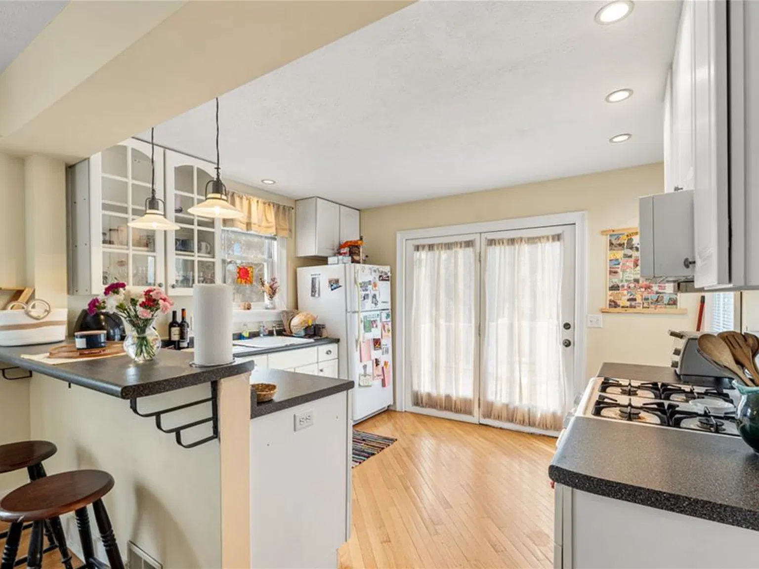 2 bed, 1550 sqft, $2,200 — Photo 3