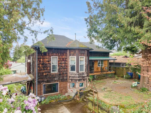 8848 N Burrage Ave, Portland, OR 97217