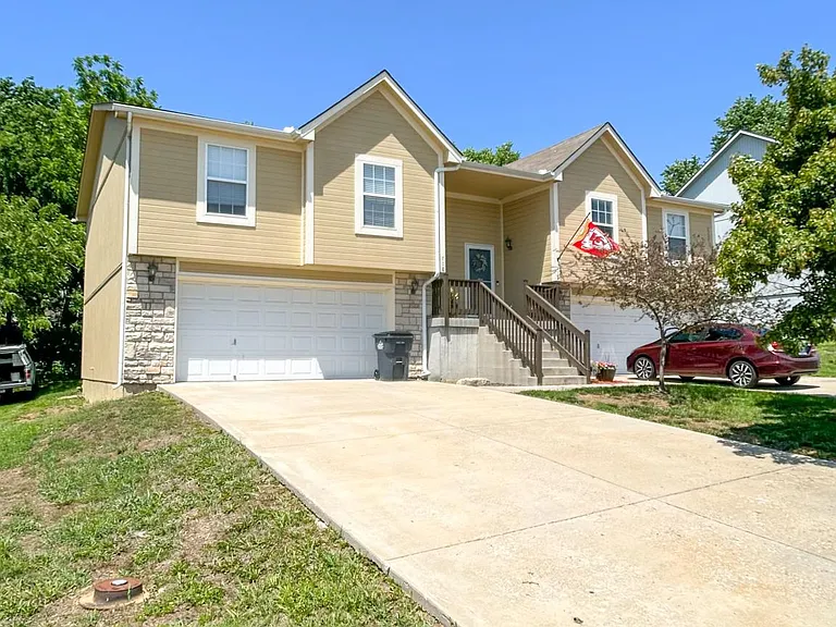 710 NW Scenic Ln — Photo 2