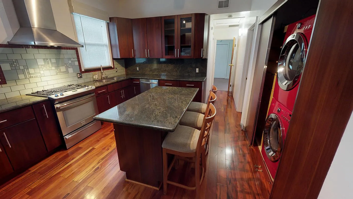Private Bedroom in Cozy Oak Center Gem - 1023 Magnolia Street — Photo 4