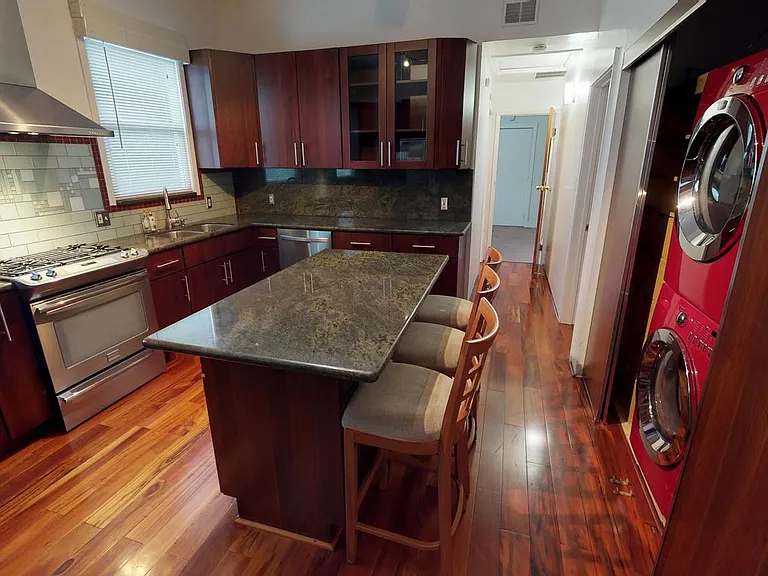 1023 Magnolia St — Photo 5