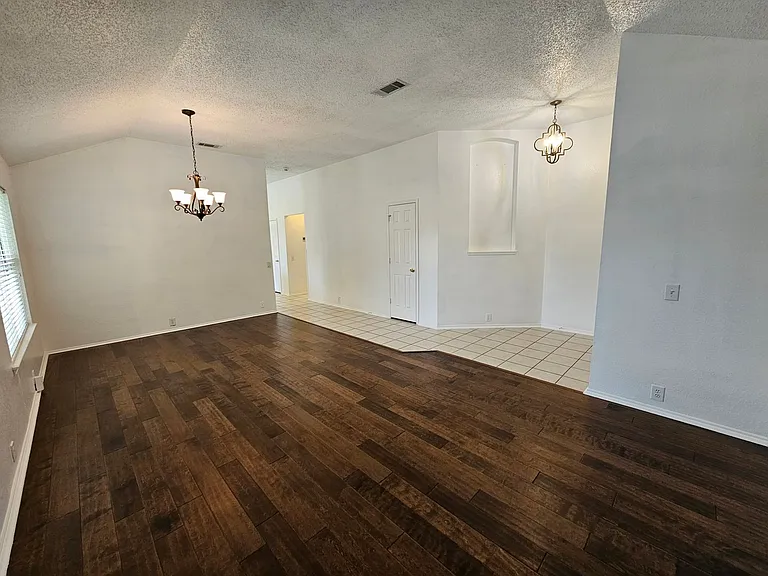 1128 Marshall Dr — Photo 7