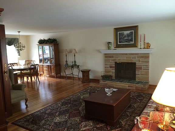  Hardwood Floors/gas logs