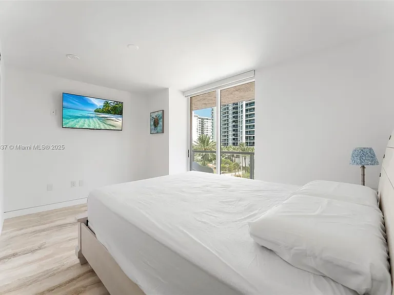 5900 Collins Ave #604 — Photo 27