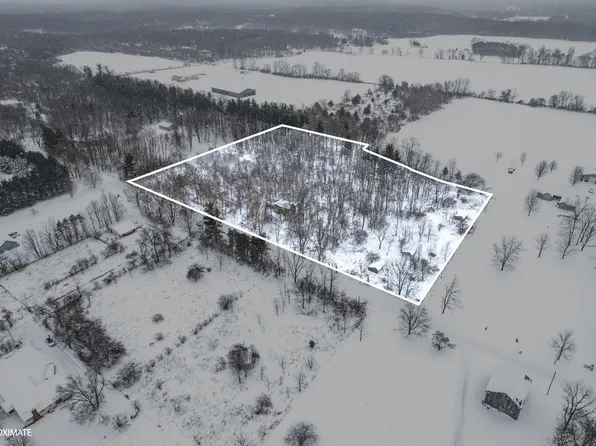 4550 N 38th St, Augusta, MI 49012