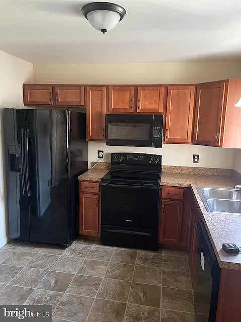 3 bed, 1.5 bath, 1440 sqft, $1,900 — Photo 2
