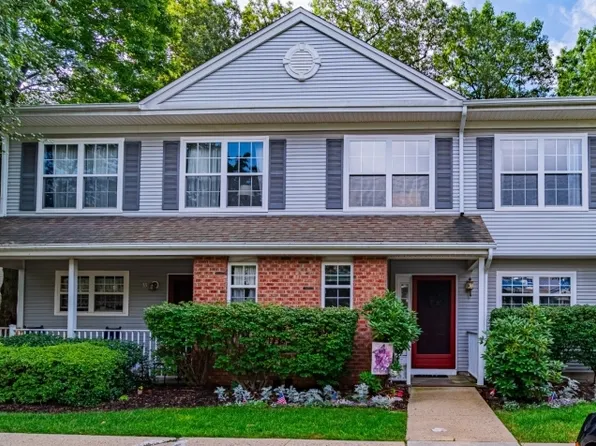 35 Hickory Way, Mount Arlington Boro, NJ 07856