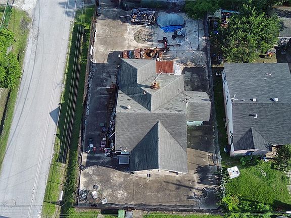 3rd image of 8326 John St