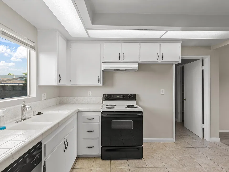 Kitchen 1