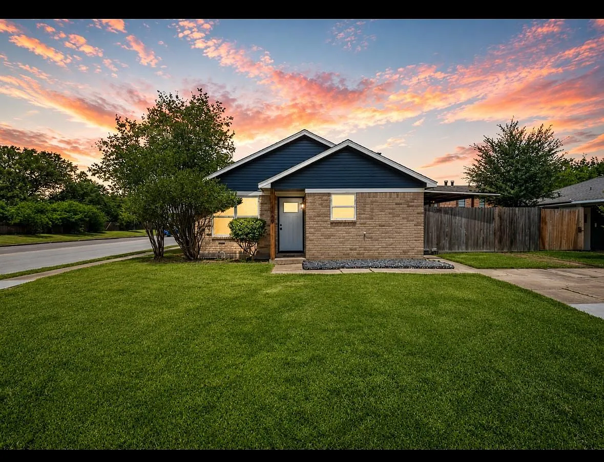 3 bed, 1.0 bath, 1069 sqft, $1,900 — Photo 1