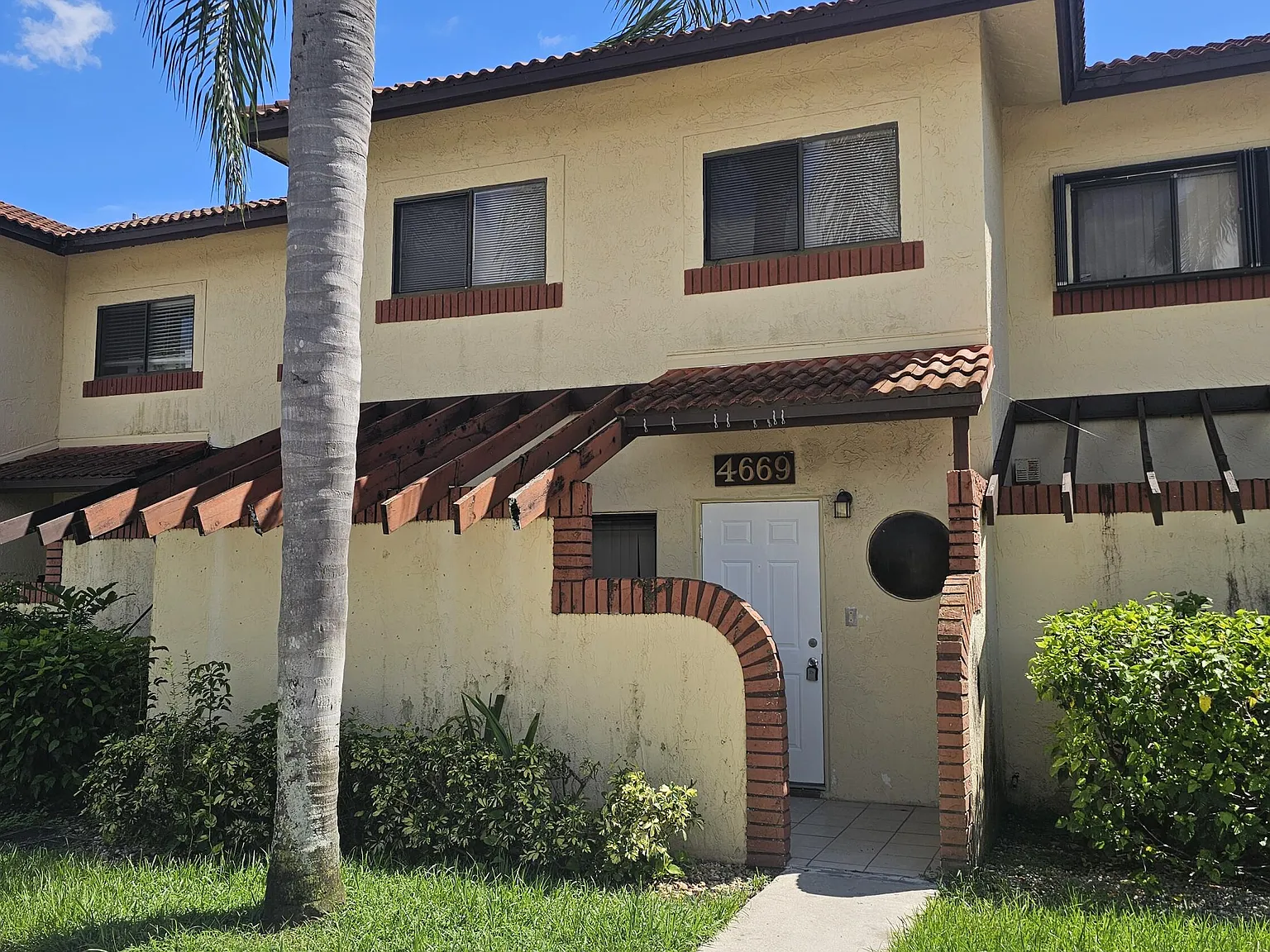 3 bed, 2.5 bath, 1656 sqft, $2,600 — Photo 2