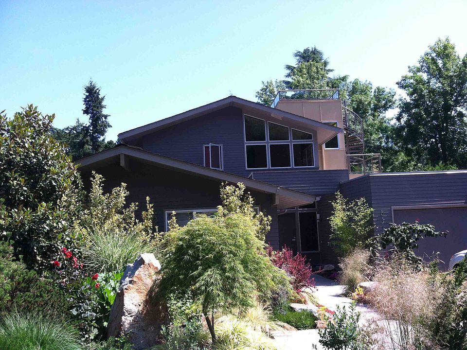2nd image of 5116 Kenilworth Pl NE