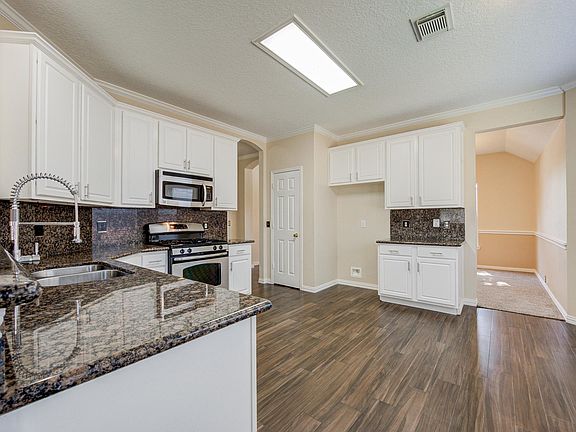 4th image of 18818 Woodbreeze Dr