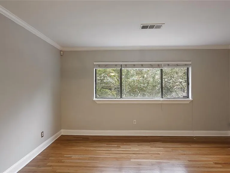 880 Glendale Ter NE #5 — Photo 4