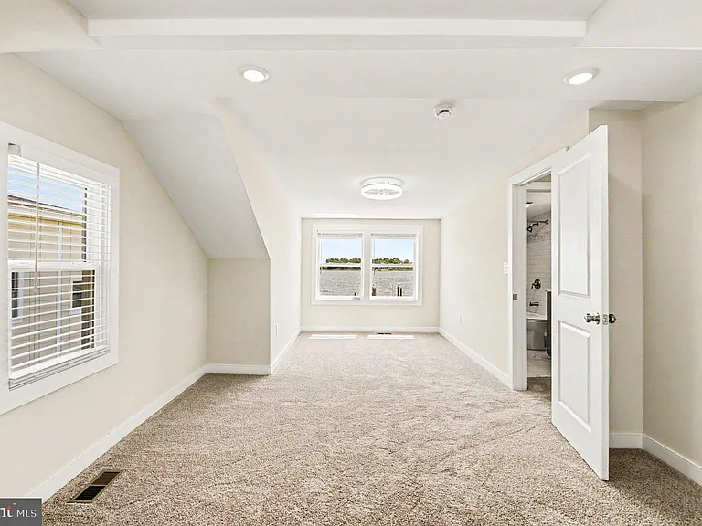 9135 Cuckold Point Rd — Photo 38