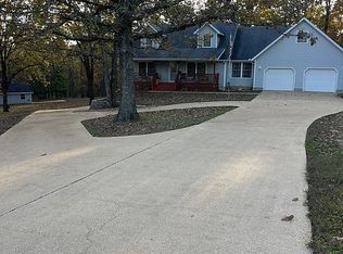 1513 Timber Dr, Cabool, MO 65689