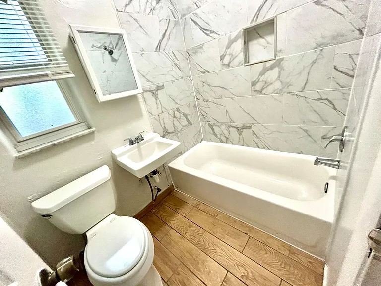 430 N Charles St #2 — Photo 8
