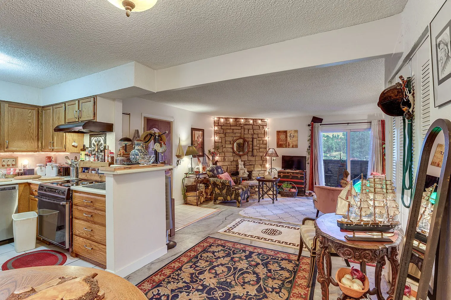 2 bed, 2.0 bath, 990 sqft, $3,152 — Photo 1