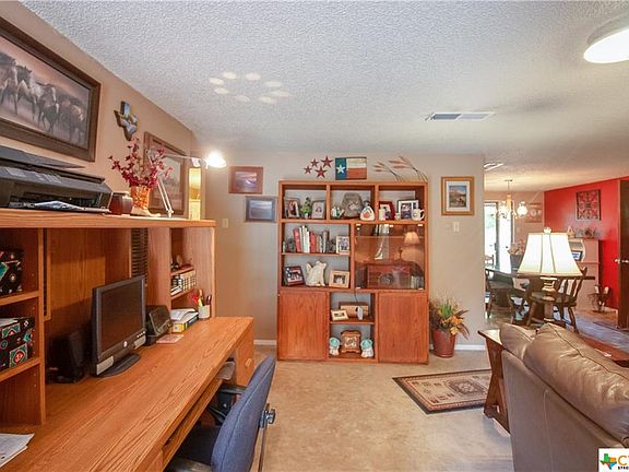 4th image of 201 Valley Acres Dr