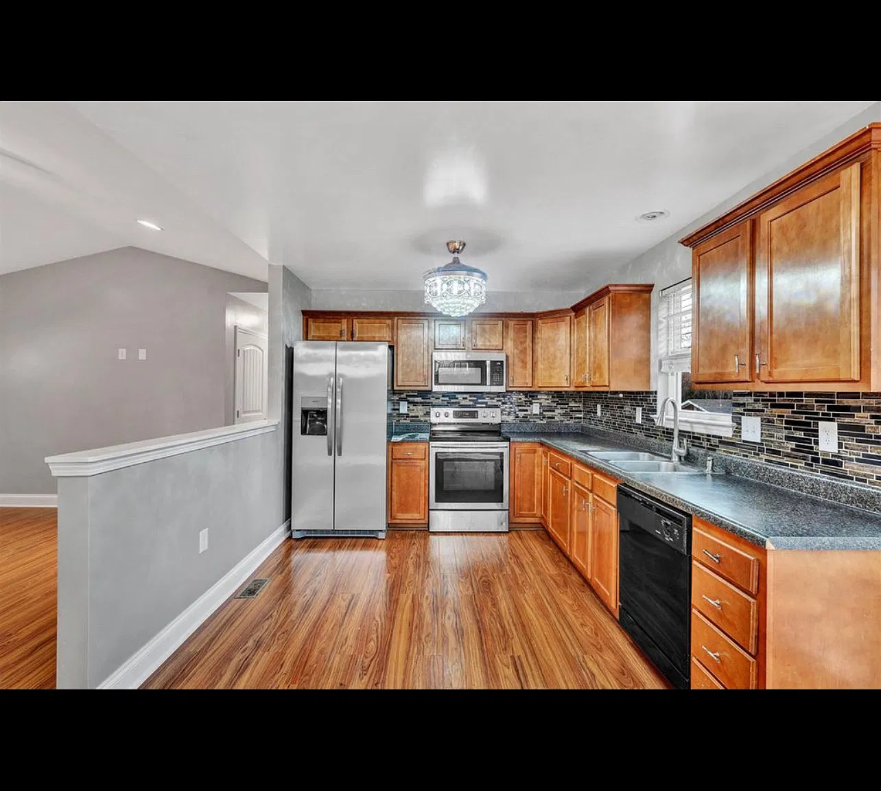 3 bed, 1200 sqft, $1,990 — Photo 4