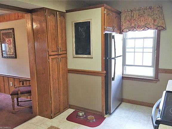 3rd image of 1655 Oakwood Ave