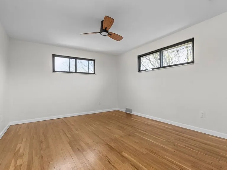 548B Firethorne Dr — Photo 8
